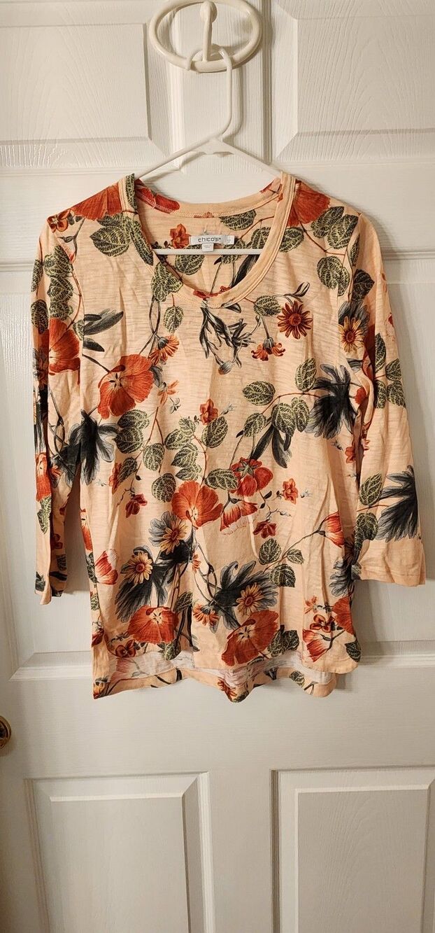Chico's Floral Peach colored 3/4 length sleeve tunic style v neck shirt size M